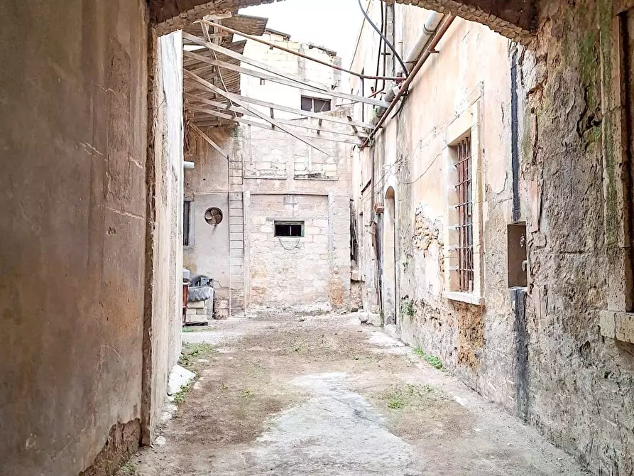 Immagine 10 di Palazzo in vendita  in via siena a Avola