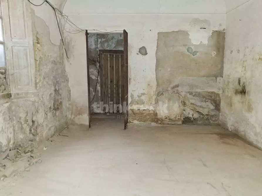 Immagine 12 di Palazzo in vendita  in via siena a Avola