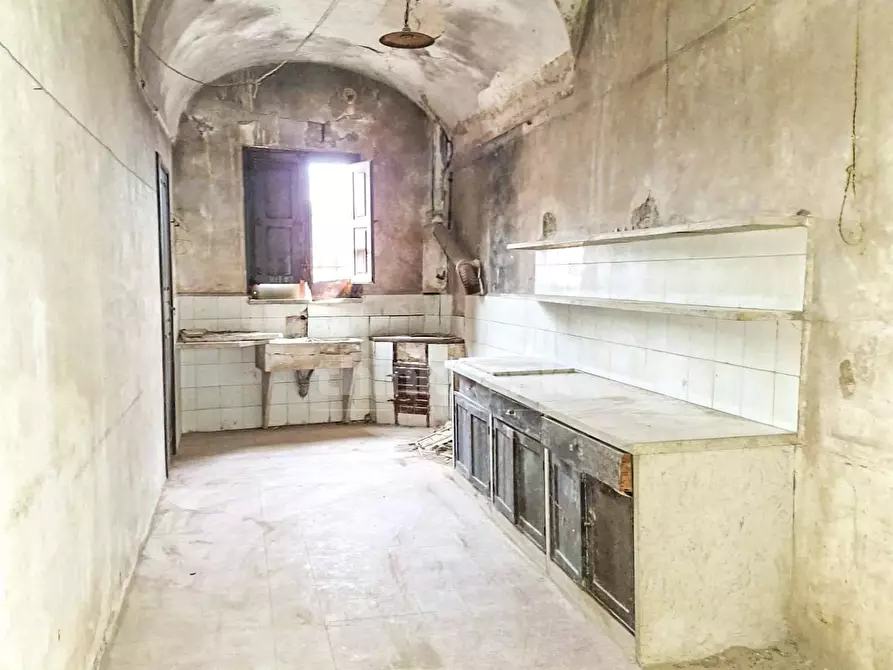 Immagine 20 di Palazzo in vendita  in via siena a Avola