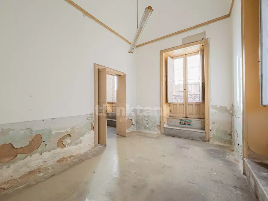 Immagine 25 di Villa in vendita  in Via roma a Avola