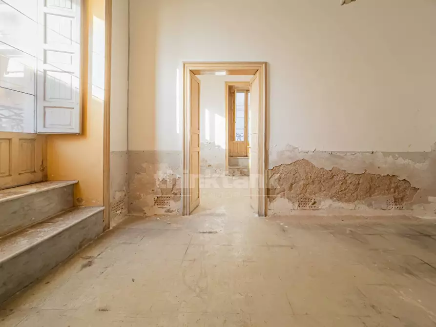 Immagine 26 di Villa in vendita  in Via roma a Avola