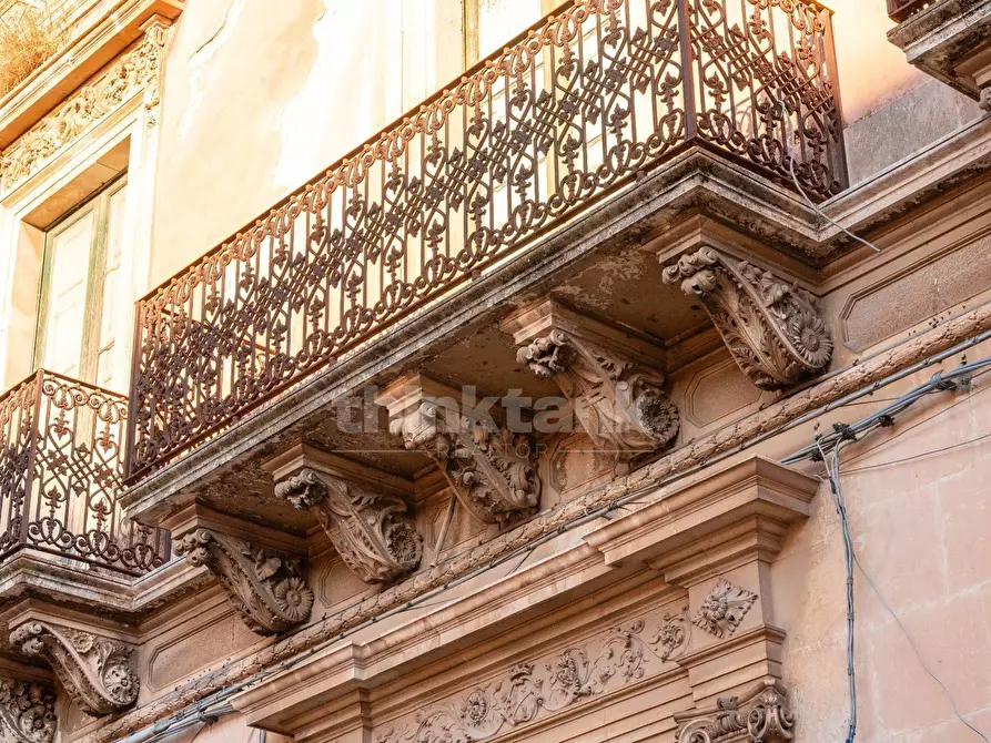 Immagine 34 di Villa in vendita  in Via roma a Avola