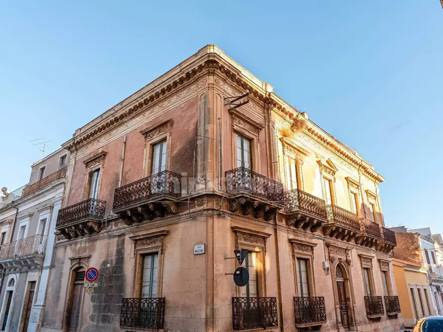 Immagine 36 di Villa in vendita  in Via roma a Avola