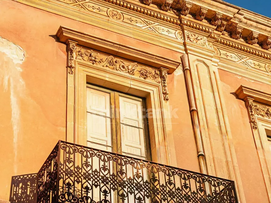 Immagine 35 di Villa in vendita  in Via roma a Avola