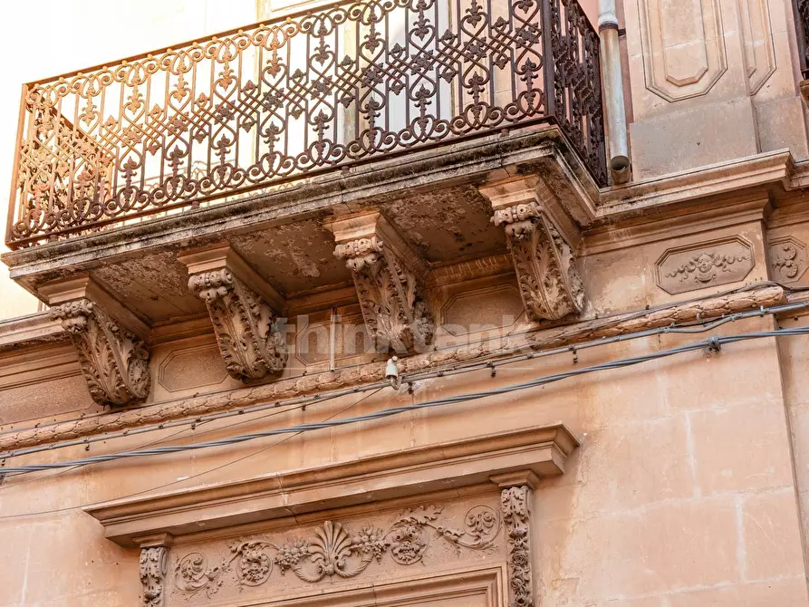 Immagine 33 di Villa in vendita  in Via roma a Avola