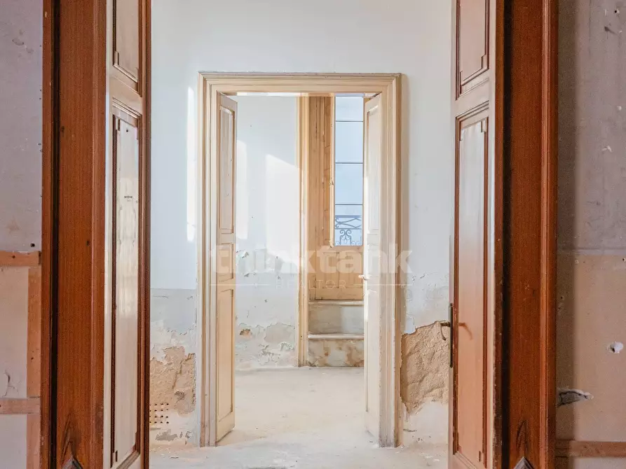 Immagine 29 di Villa in vendita  in Via roma a Avola