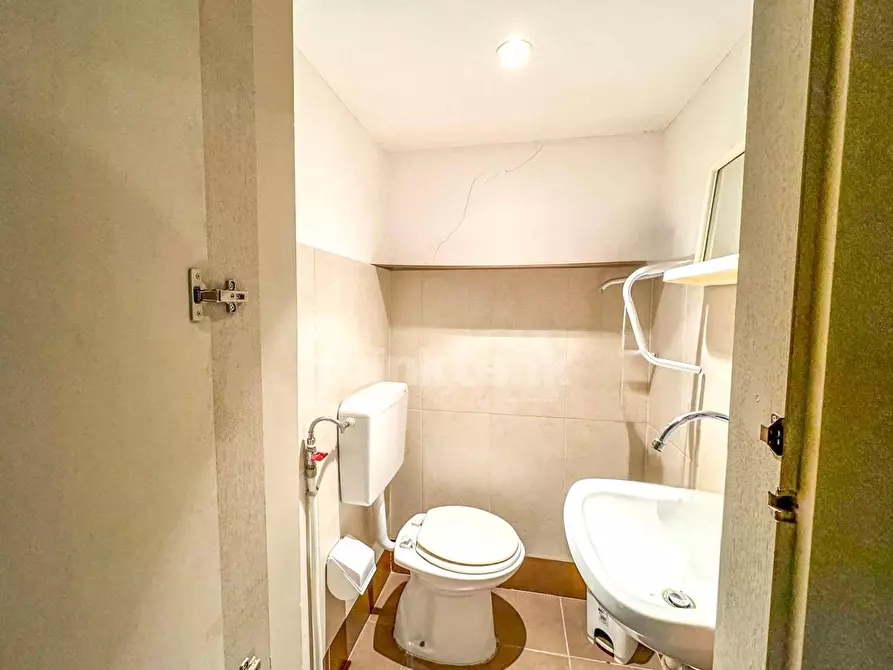 Immagine 8 di Locale commerciale in vendita  in Via Tisia a Siracusa