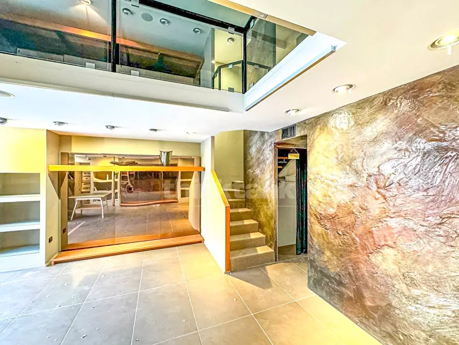 Immagine 5 di Locale commerciale in vendita  in Via Tisia a Siracusa