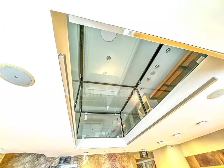 Immagine 7 di Locale commerciale in vendita  in Via Tisia a Siracusa