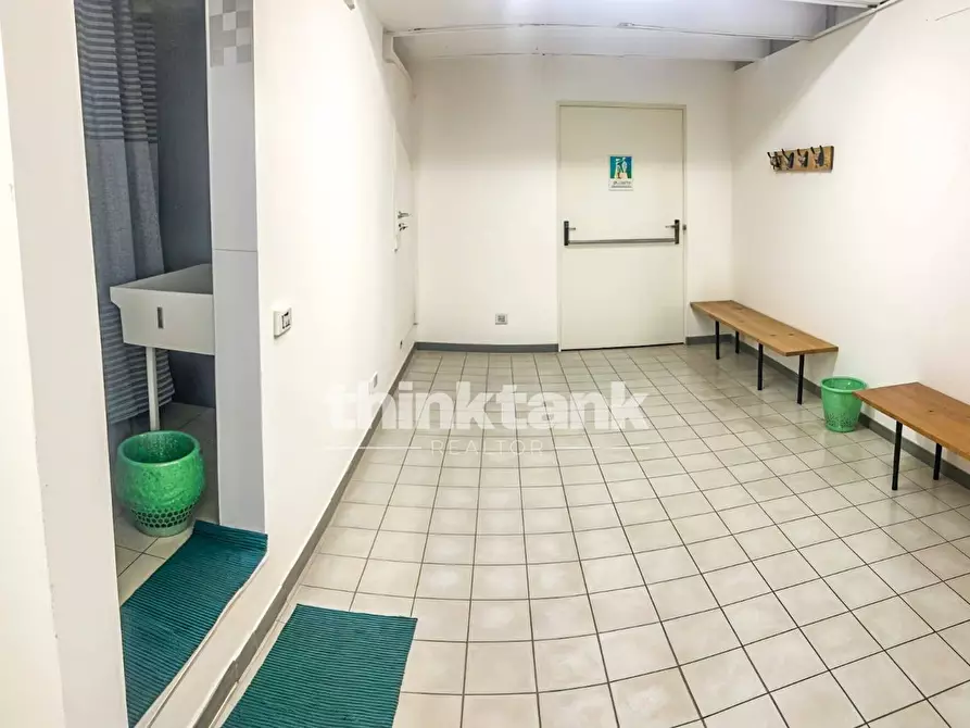 Immagine 6 di Locale commerciale in vendita  in Via Nizzeti a Gravina Di Catania