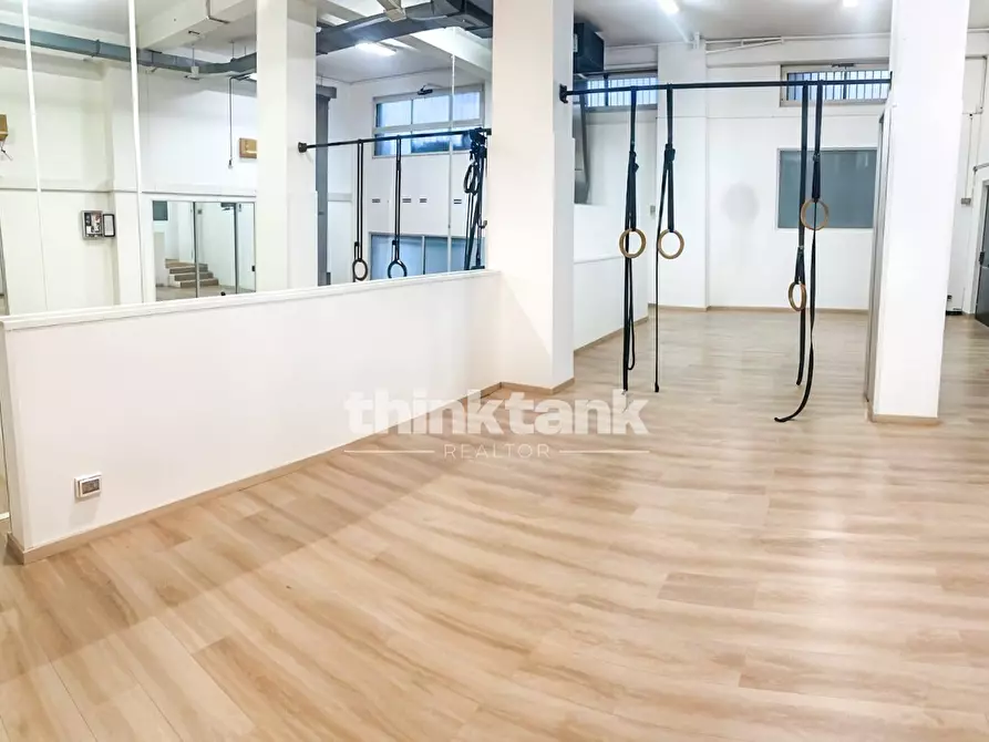 Immagine 10 di Locale commerciale in vendita  in Via Nizzeti a Gravina Di Catania