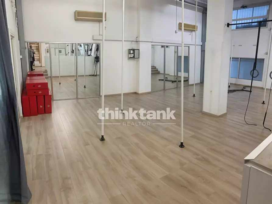 Immagine 13 di Locale commerciale in vendita  in Via Nizzeti a Gravina Di Catania