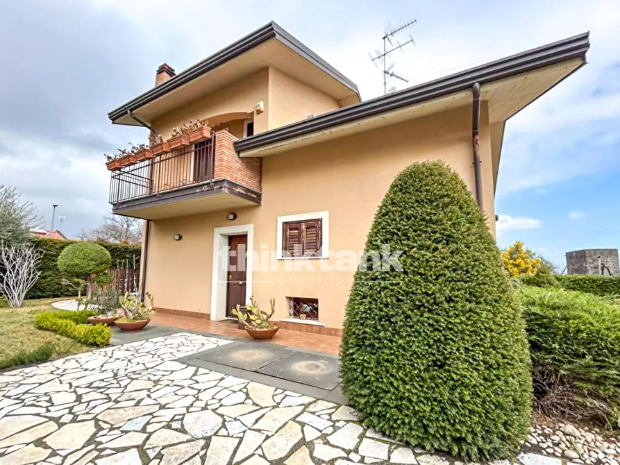 Immagine 4 di Villa in vendita  in via santa maria annunziata a Gravina Di Catania