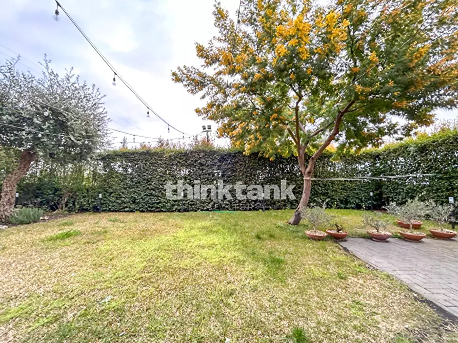 Immagine 9 di Villa in vendita  in via santa maria annunziata a Gravina Di Catania