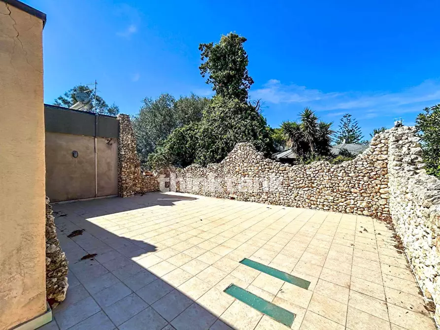 Immagine 26 di Villa in affitto  in capocampolato snc a Siracusa