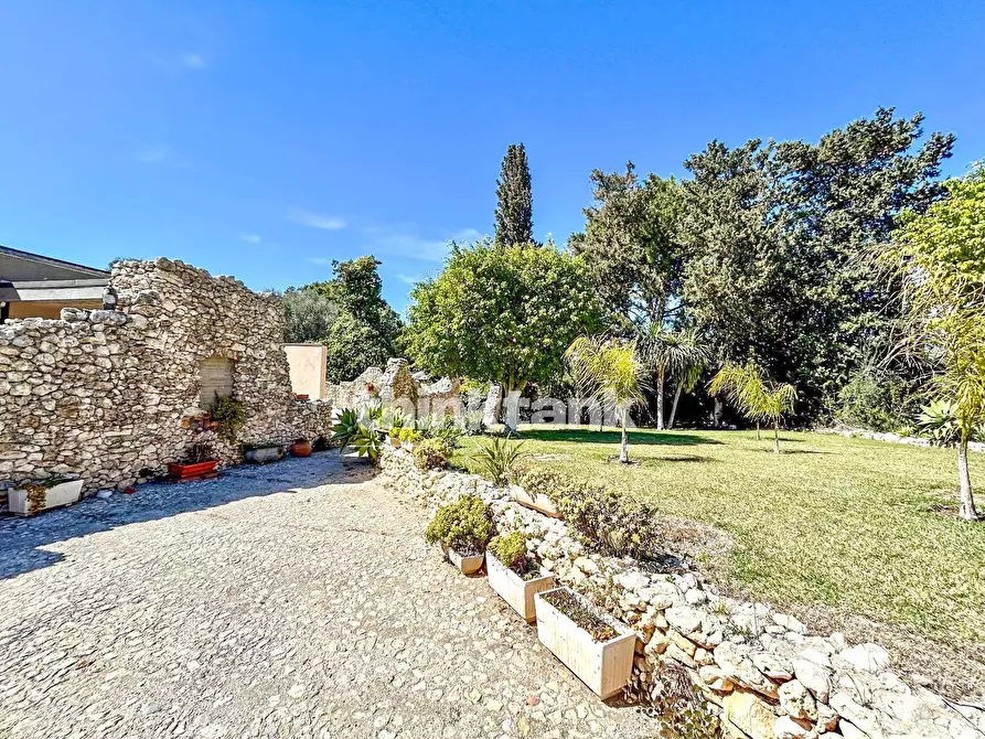 Immagine 29 di Villa in affitto  in capocampolato snc a Siracusa