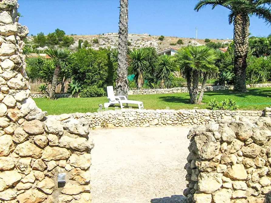 Immagine 30 di Villa in affitto  in capocampolato snc a Siracusa