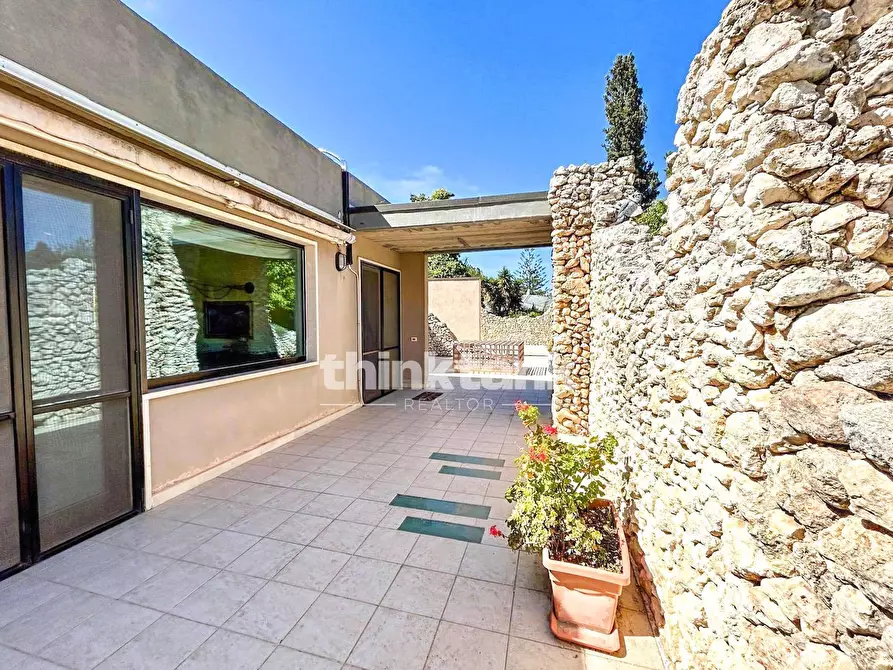 Immagine 34 di Villa in affitto  in capocampolato snc a Siracusa