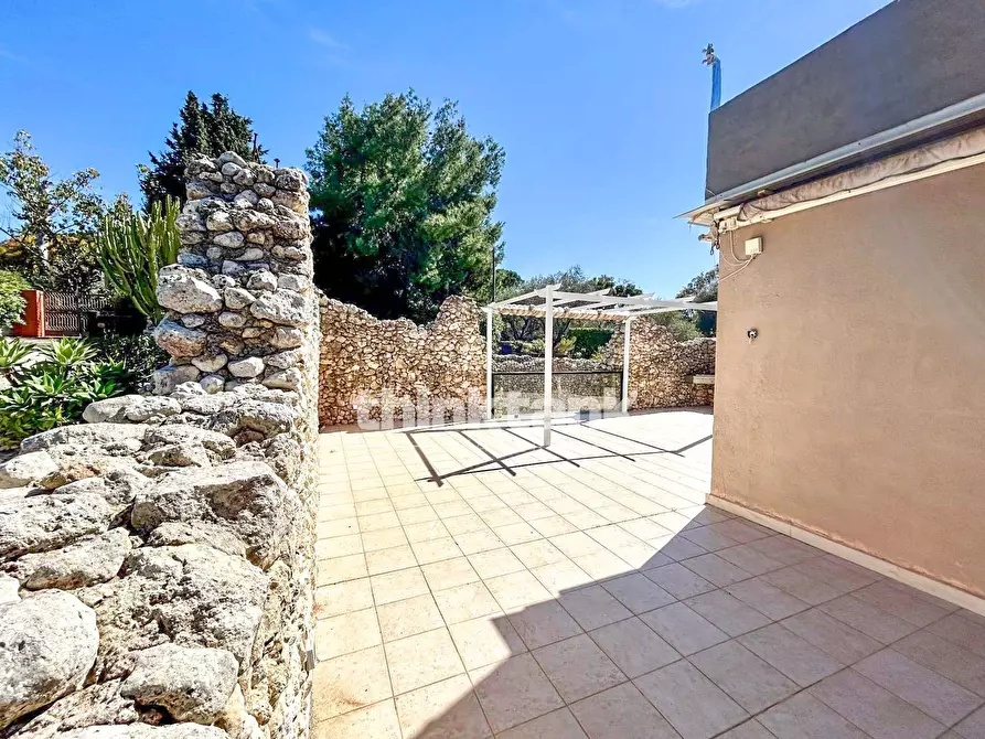 Immagine 33 di Villa in affitto  in capocampolato snc a Siracusa