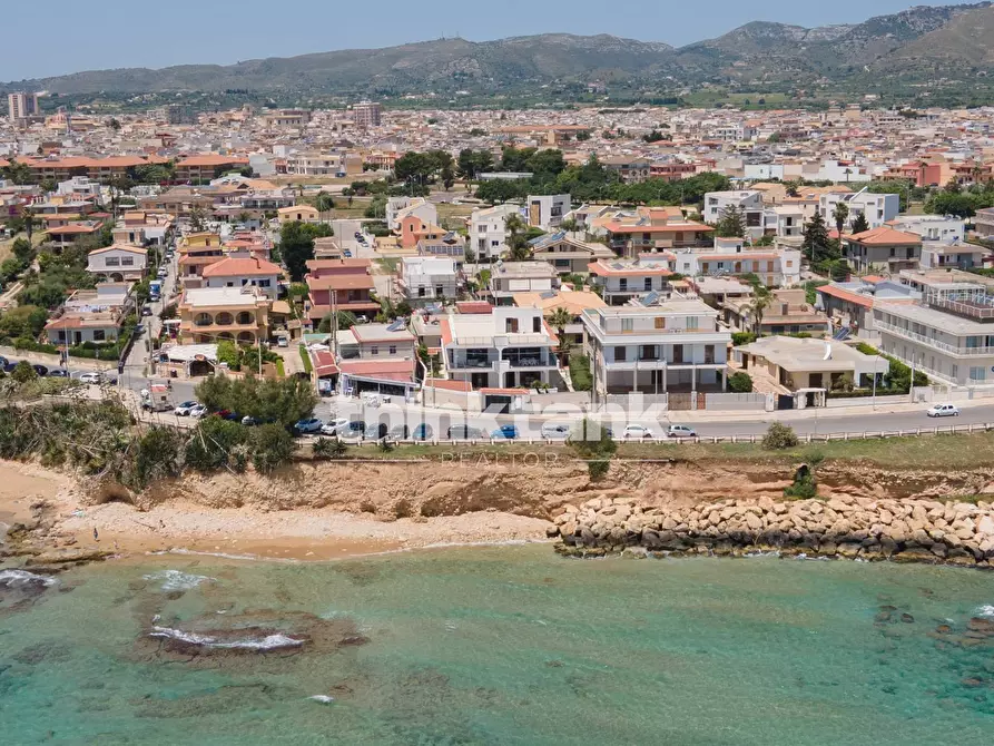 Immagine 2 di Villa in vendita  in Via Aldo Moro a Avola