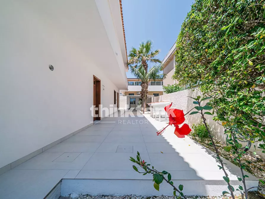 Immagine 59 di Villa in vendita  in Via Aldo Moro a Avola