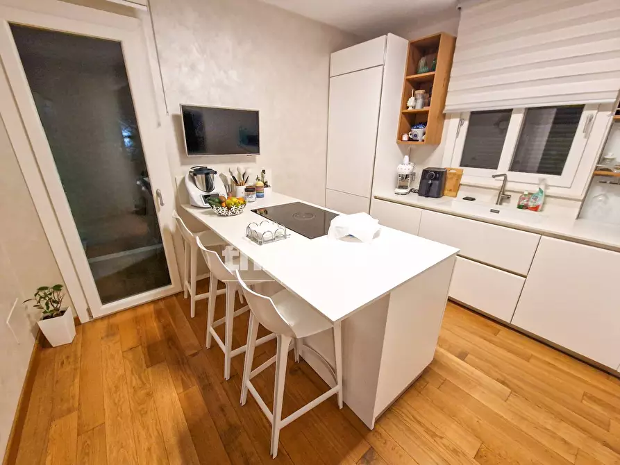 Immagine 13 di Villa in vendita  in Via Degli Iris snc a Gravina Di Catania