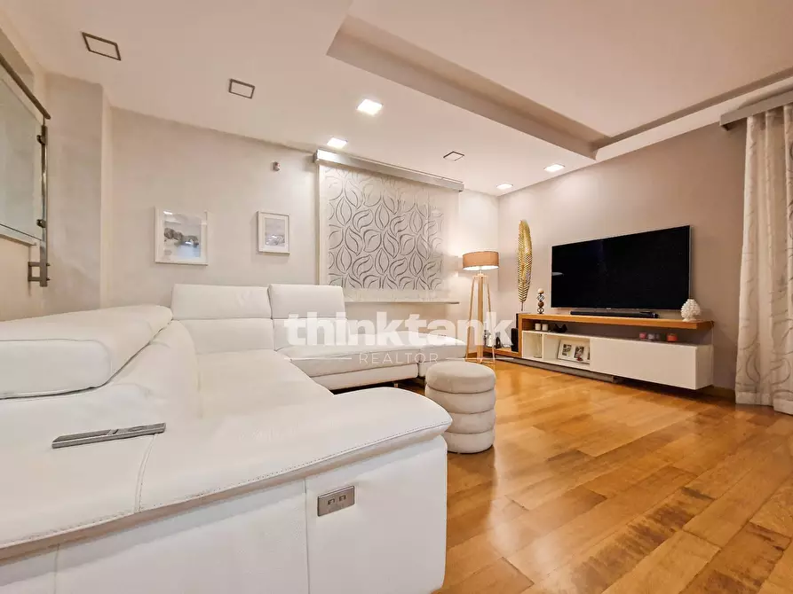 Immagine 10 di Villa in vendita  in Via Degli Iris snc a Gravina Di Catania