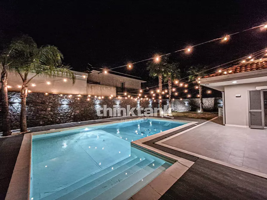 Immagine 1 di Villa in vendita  in Via Degli Iris snc a Gravina Di Catania