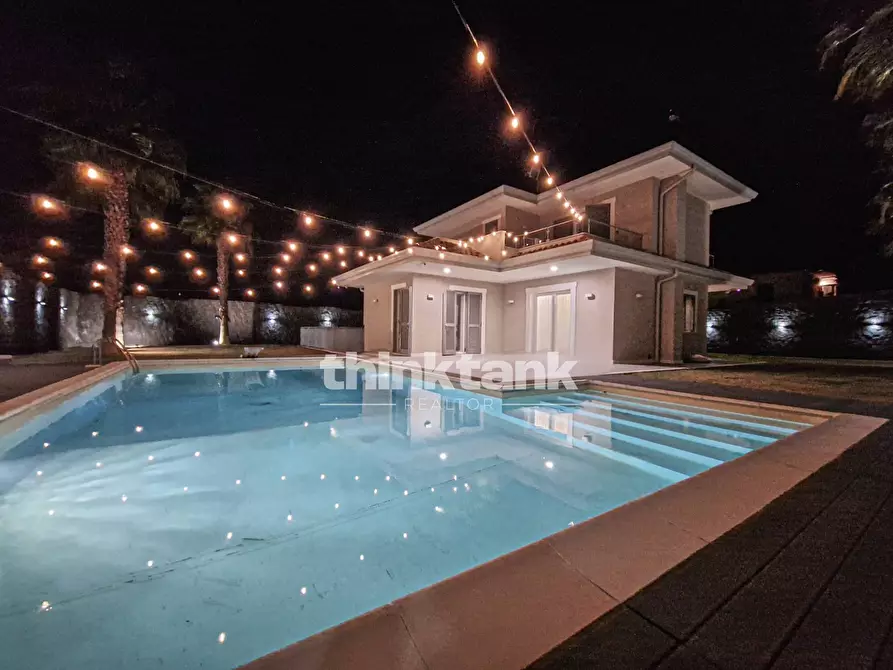 Immagine 31 di Villa in vendita  in Via Degli Iris snc a Gravina Di Catania