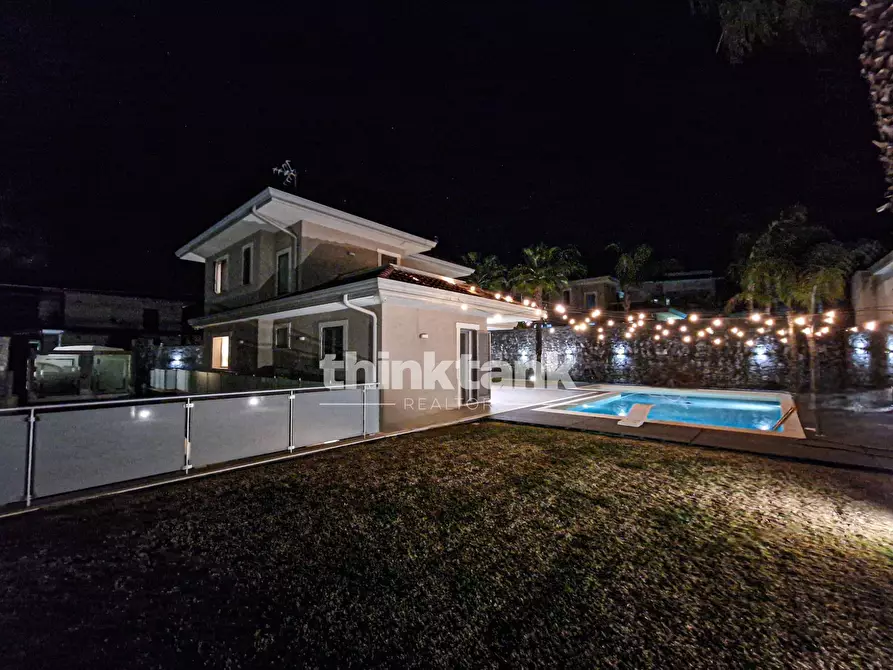 Immagine 5 di Villa in vendita  in Via Degli Iris snc a Gravina Di Catania