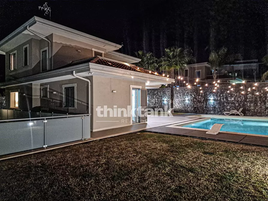 Immagine 4 di Villa in vendita  in Via Degli Iris snc a Gravina Di Catania