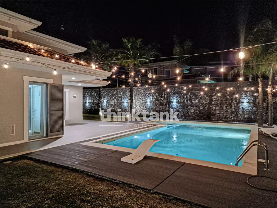 Immagine 3 di Villa in vendita  in Via Degli Iris snc a Gravina Di Catania