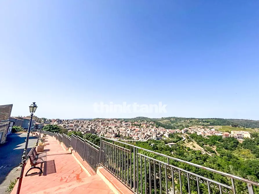 Immagine 2 di Villa in vendita  in Via Roma a Aidone