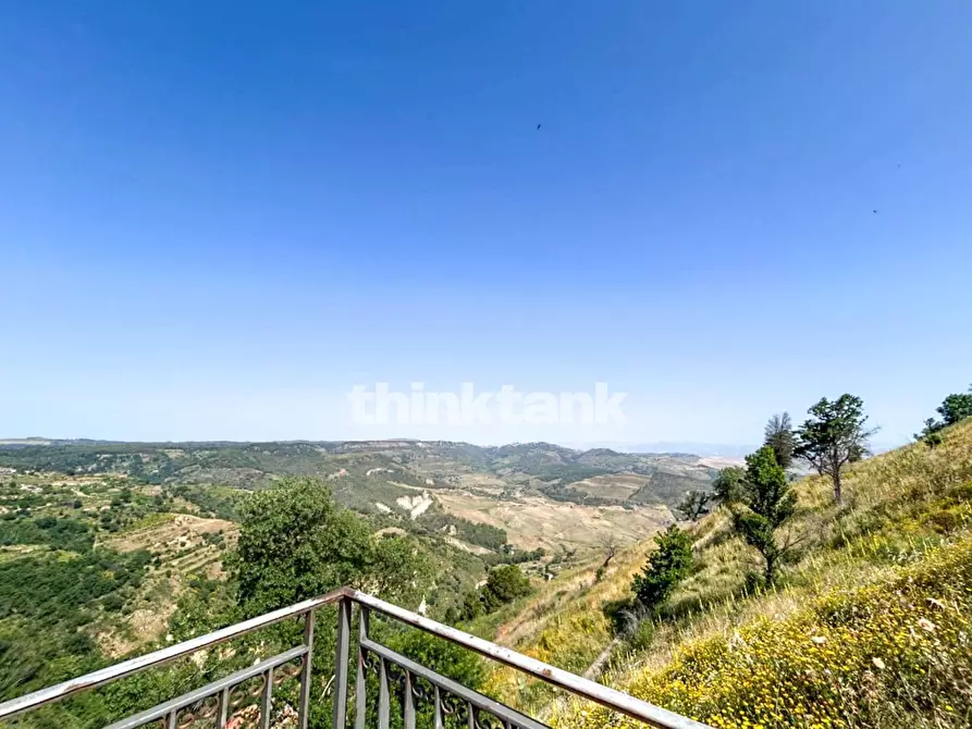 Immagine 1 di Villa in vendita  in Via Roma a Aidone