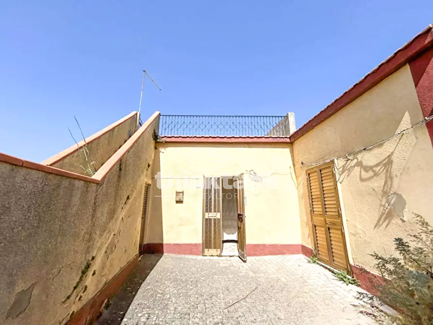 Immagine 3 di Villa in vendita  in Via Roma a Aidone