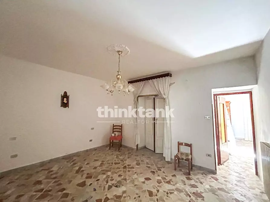 Immagine 9 di Villa in vendita  in Via Roma a Aidone