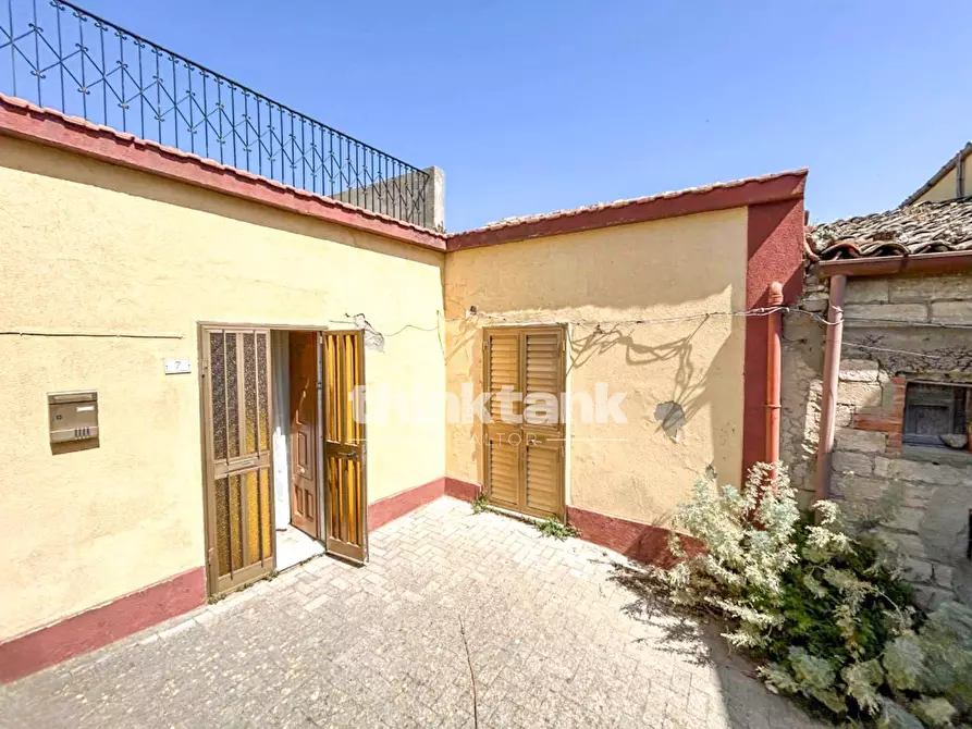 Immagine 4 di Villa in vendita  in Via Roma a Aidone