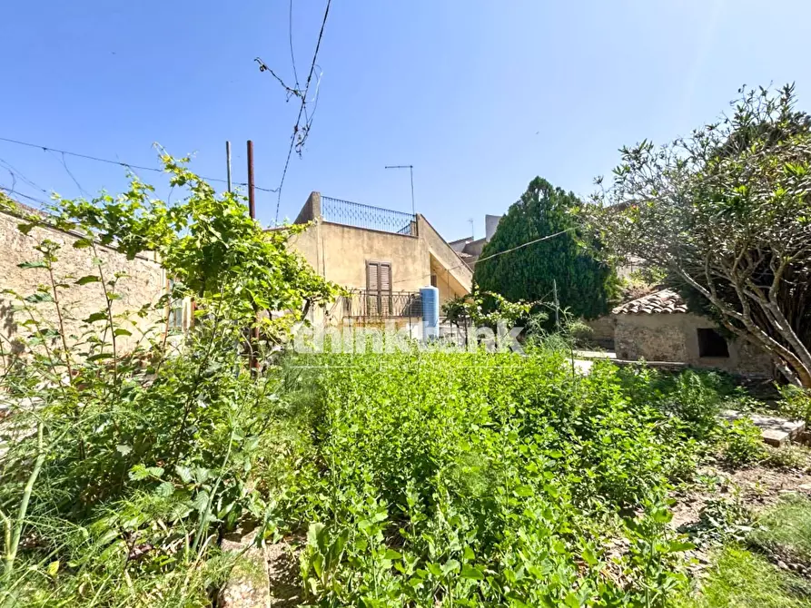 Immagine 15 di Villa in vendita  in Via Roma a Aidone