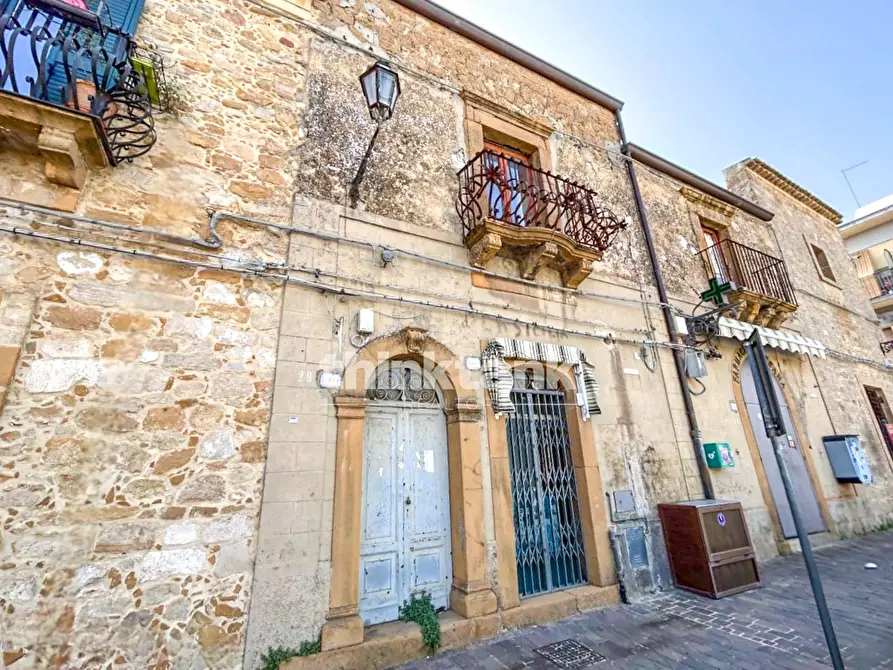 Immagine 1 di Villa in vendita  in Piazza Filippo Cordova a Aidone
