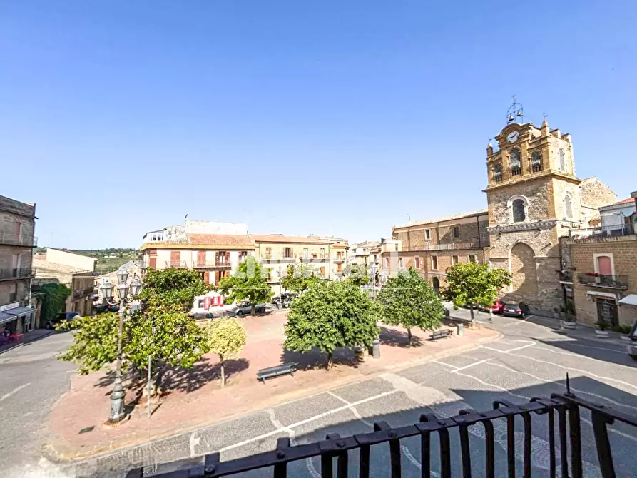 Immagine 2 di Villa in vendita  in Piazza Filippo Cordova a Aidone