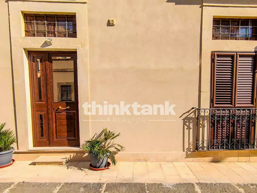 Immagine 3 di Palazzo in vendita  in Via garibaldi a Noto