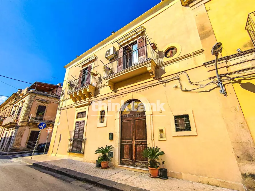Immagine 21 di Palazzo in vendita  in Via garibaldi a Noto