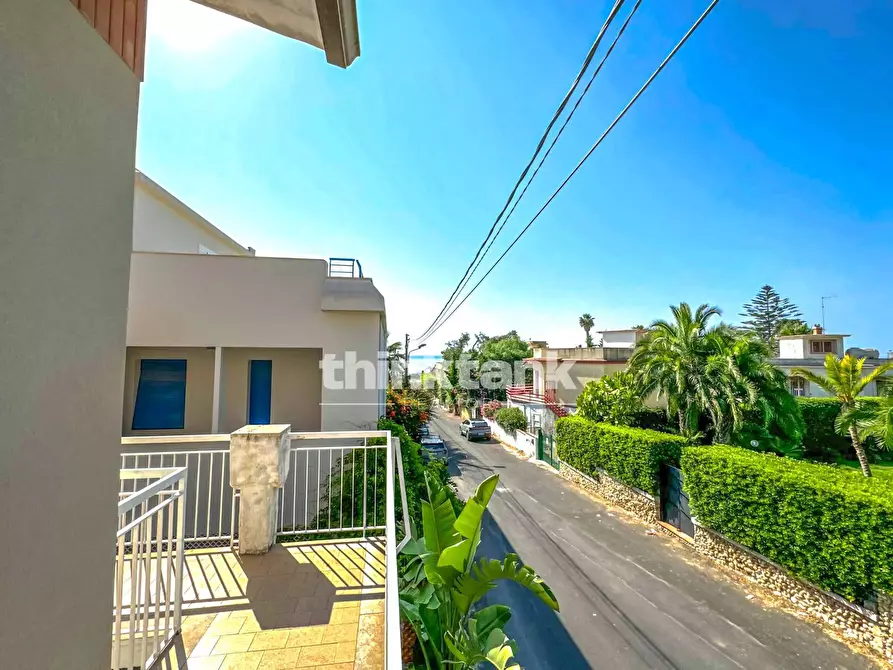 Immagine 1 di Villa in vendita  in Viale Lido a Noto