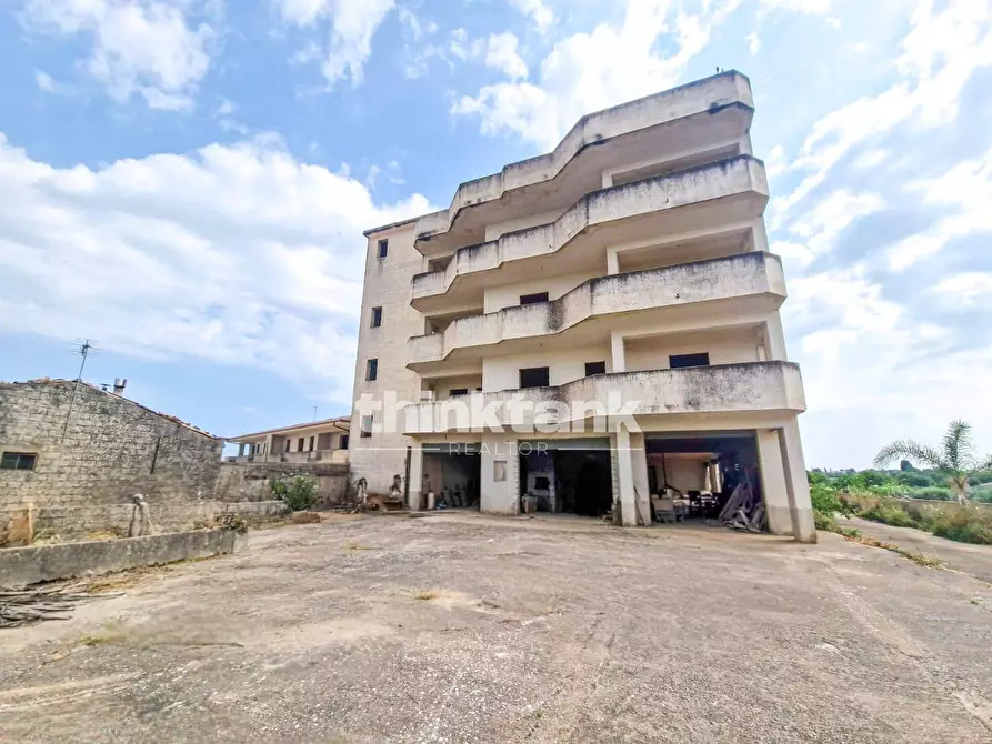 Immagine 12 di Palazzo in vendita  in Via Calanchi a Modica