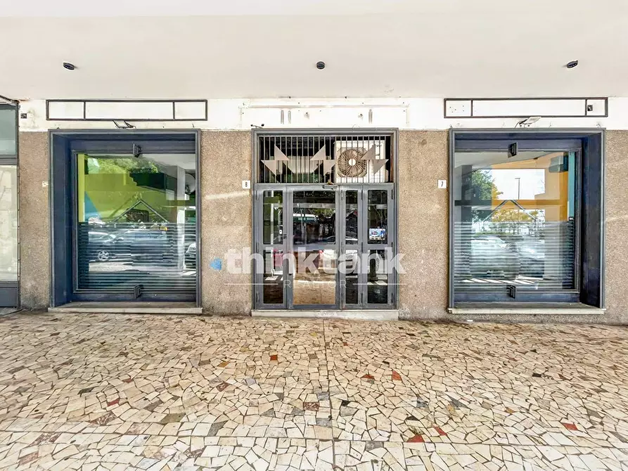 Immagine 9 di Locale commerciale in vendita  in Piazza Nettuno a Catania