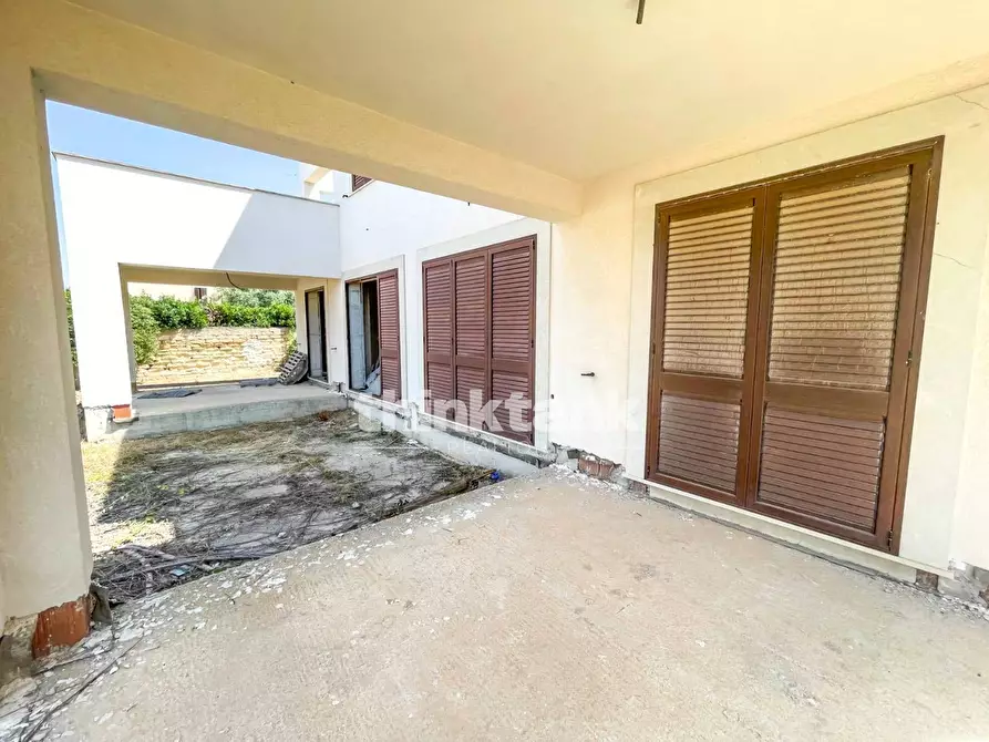 Immagine 11 di Villa in vendita  in Via del Faro Massolivieri a Siracusa