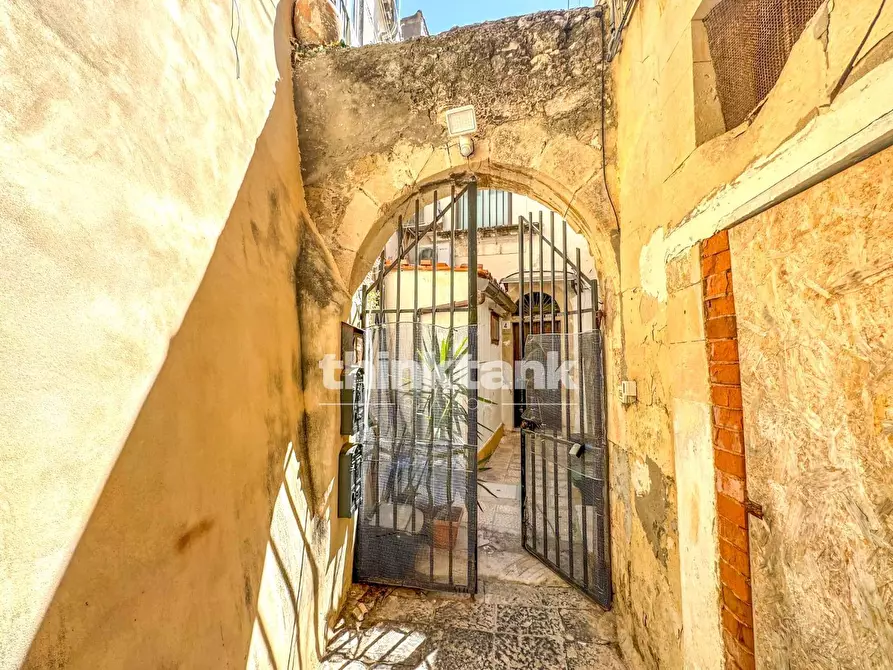 Immagine 2 di Appartamento in vendita  in via roma a Siracusa