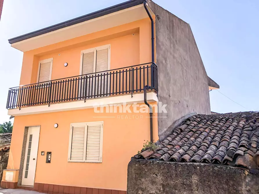 Immagine 1 di Villa in vendita  in Viale della Regione a Gravina Di Catania