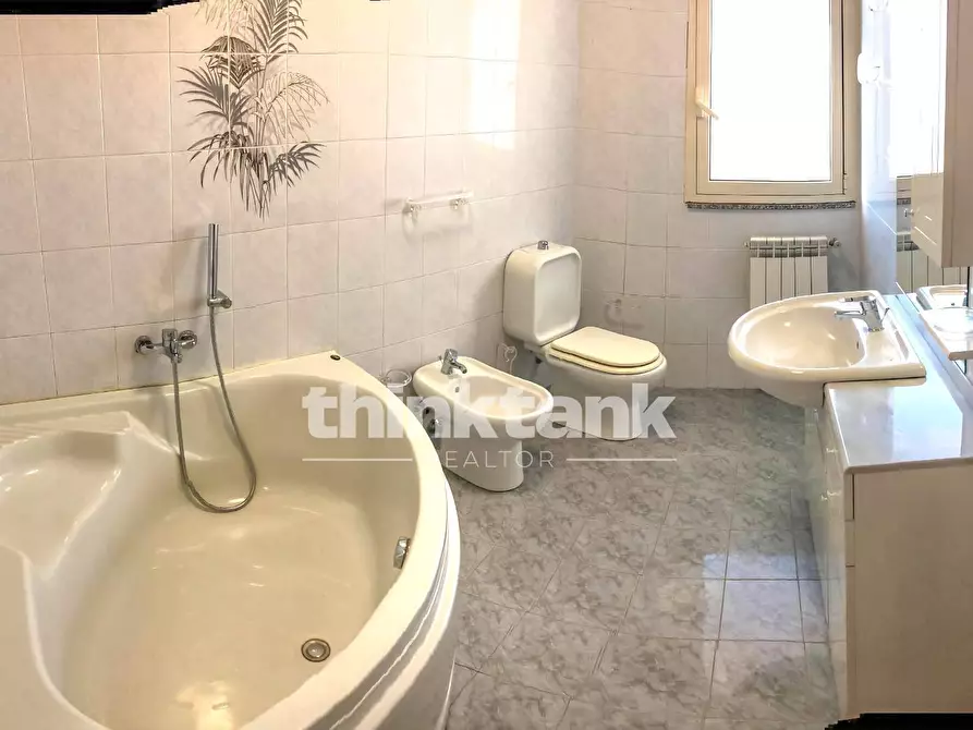 Immagine 28 di Villa in vendita  in Viale della Regione a Gravina Di Catania