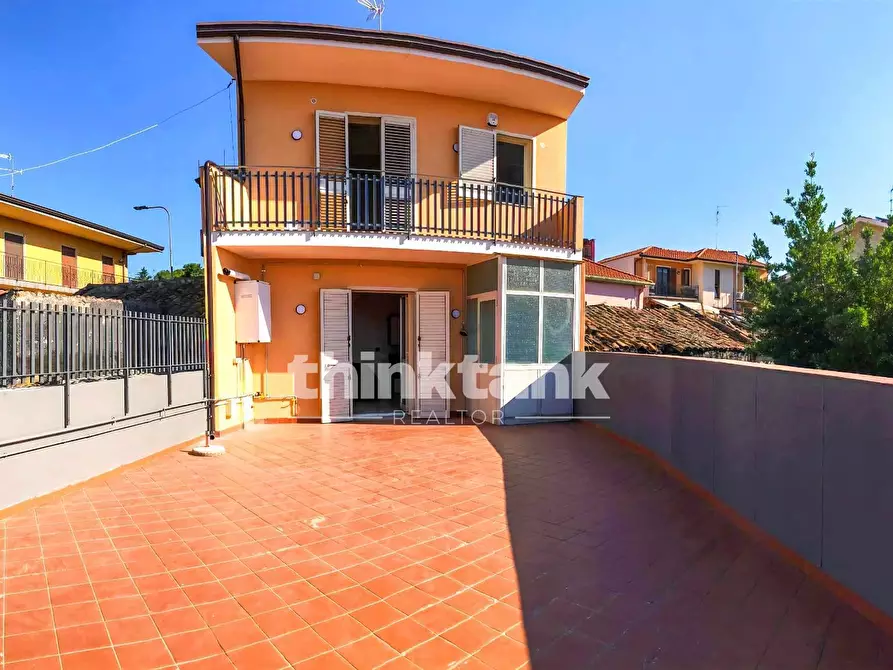 Immagine 2 di Villa in vendita  in Viale della Regione a Gravina Di Catania